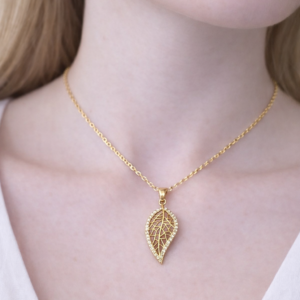 Colar Folha Cravejada Aço Inoxidável