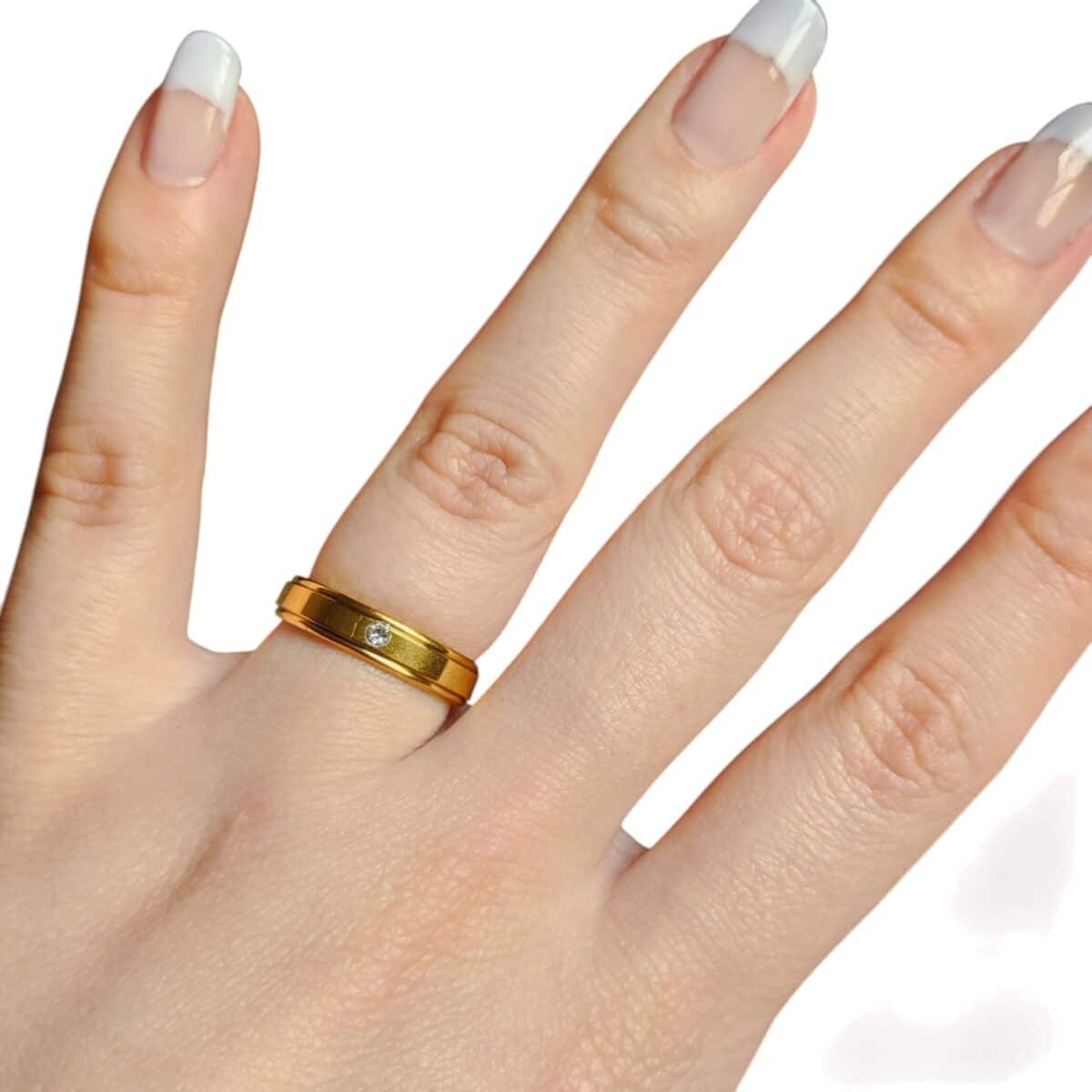 Aliança Ponto De Luz Strass Dourado - Aço Inoxidável (1unid.) - Imagem 2