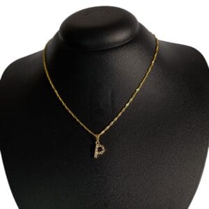 Colar Letra P Dourado Cravejado Folheado