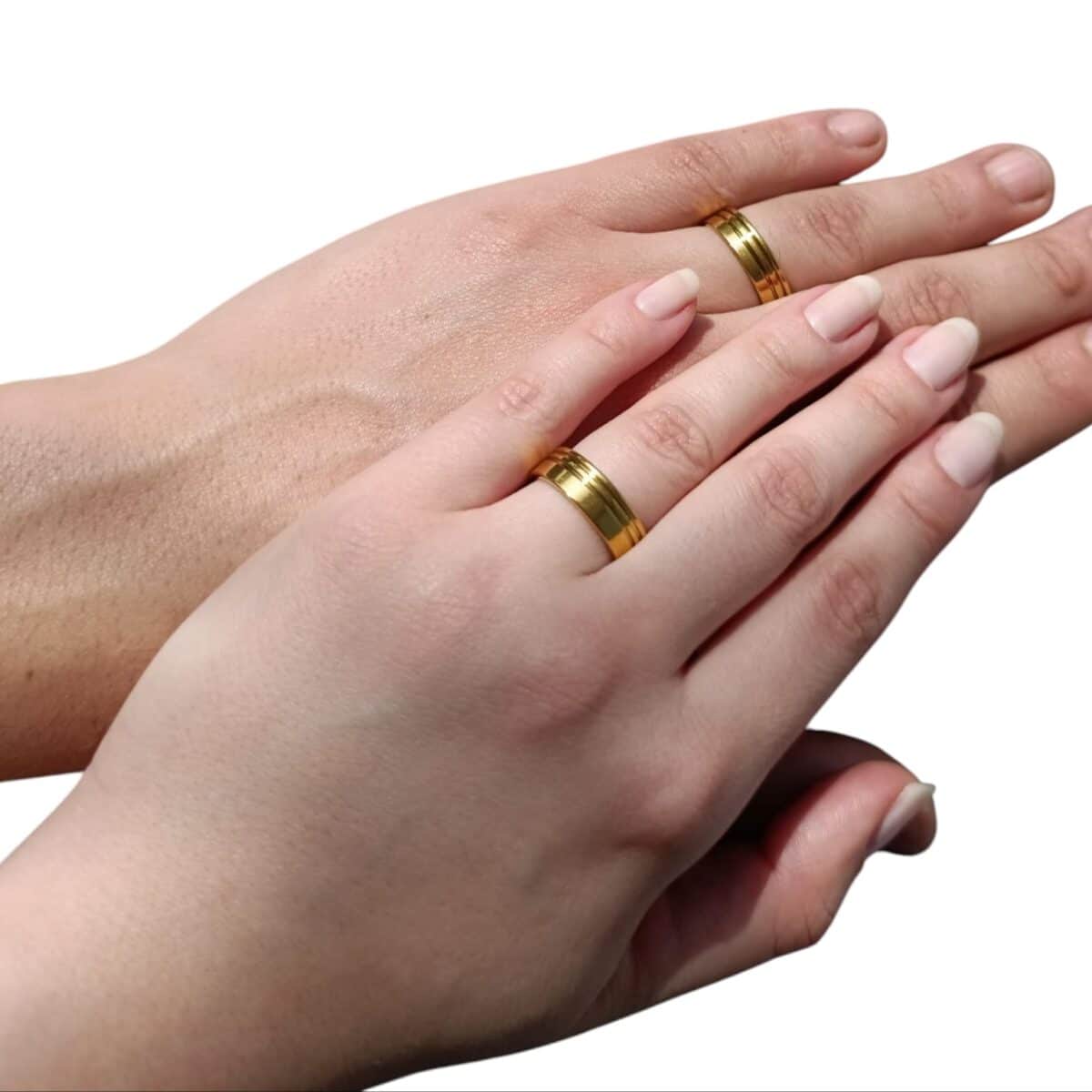 Par de Aliança Dourada Lisa 2 Frisos 6mm Aço Inoxidável 316L