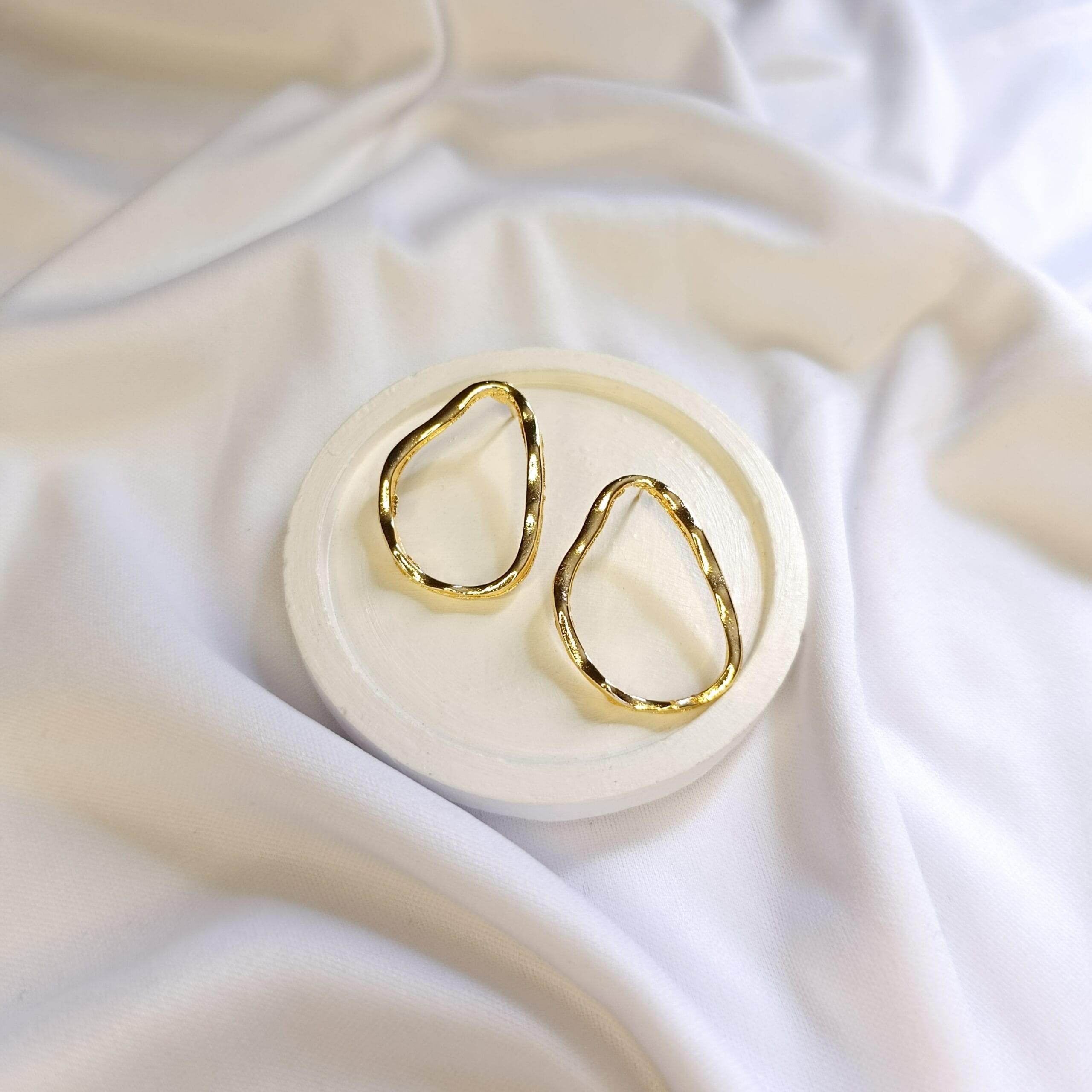 Brinco Orgânico Gota Circular Dourado Folheado