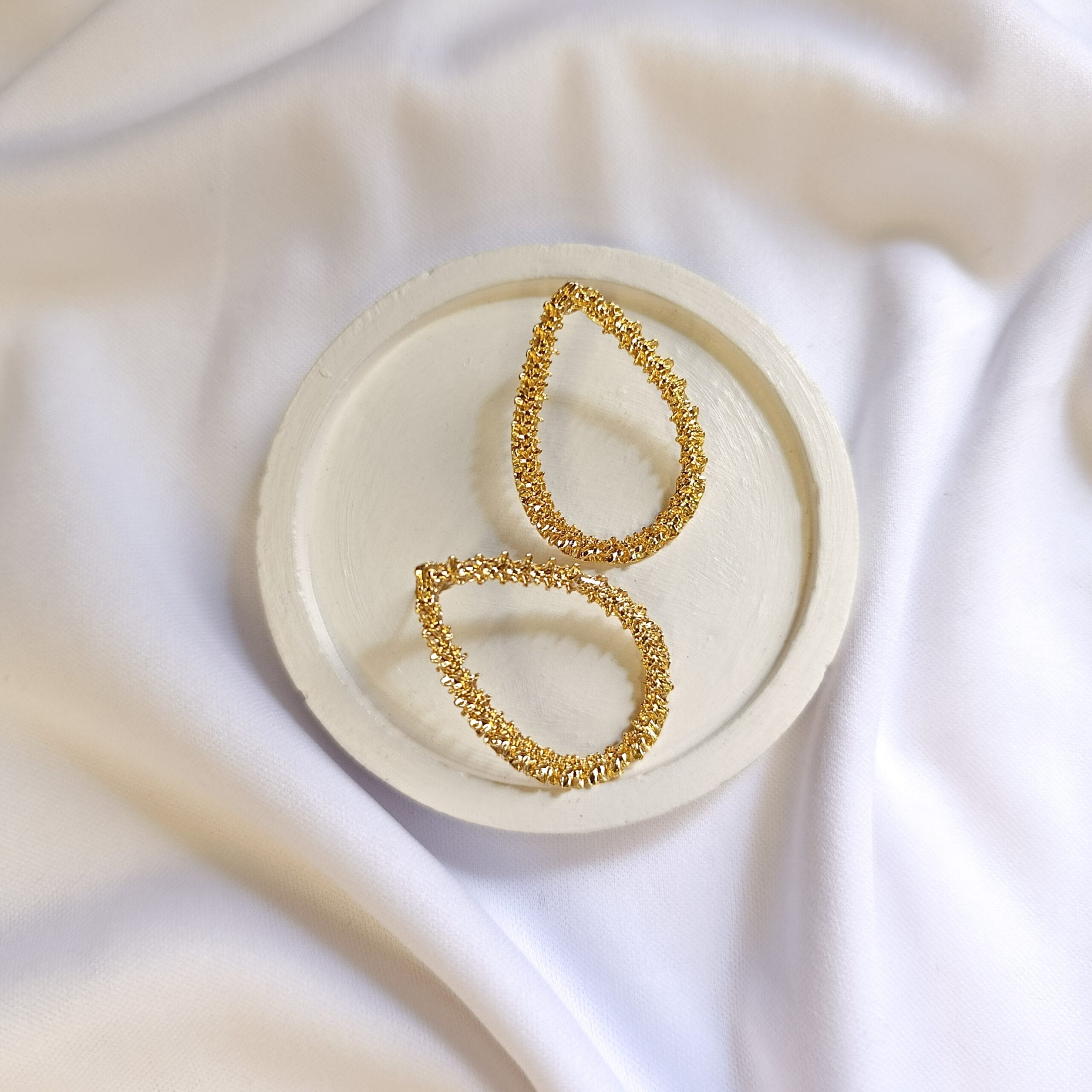 Brinco Gota Flores Dourado Folheado