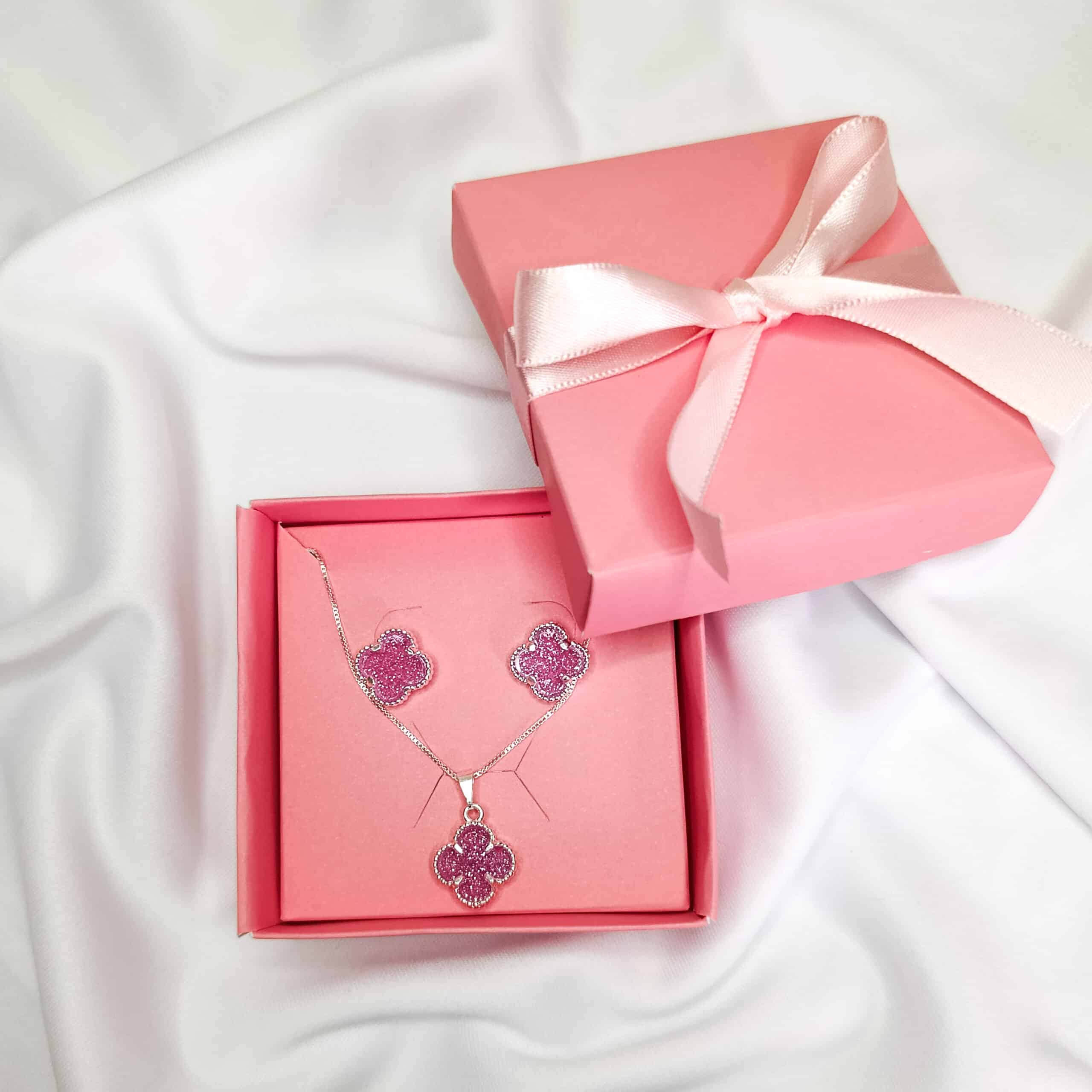 Conjunto Trevo Rosa Glitter Aço Inoxidável