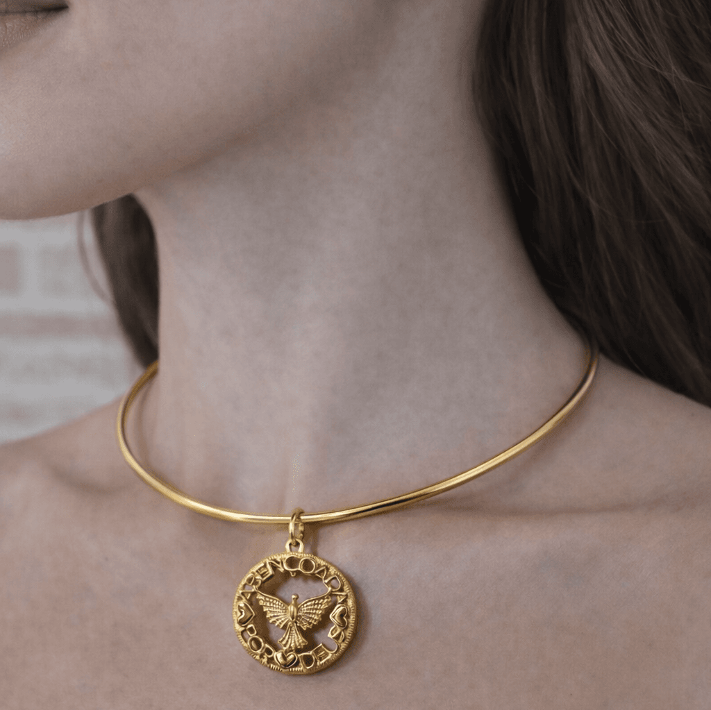Colar Choker Aro Metal Pássaro Abençoada Por Deus Dourado Folheada
