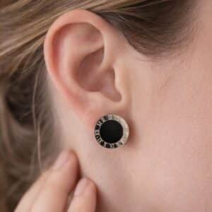 BRINCO ALGARISMO ROMANO ZIRCONIA PRETA