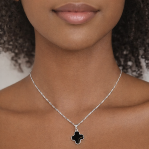 Colar Trevo Preto Esmaltado