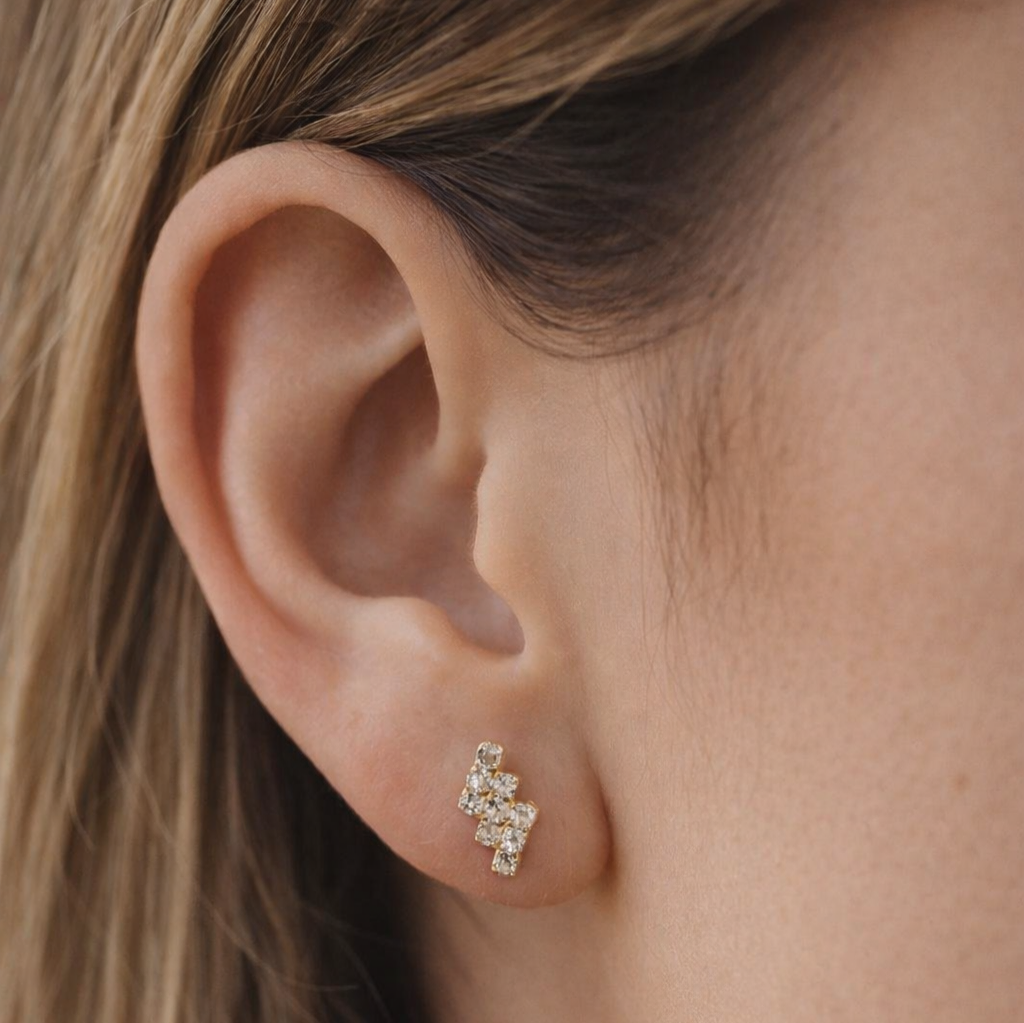 Brinco Raio Cravejado Dourado Folheado