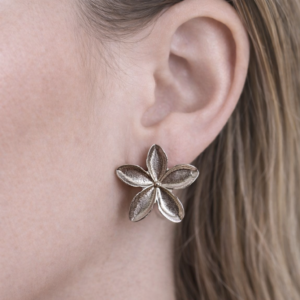 Brinco Flor Prata Velha Folheado