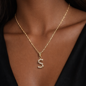 COLAR LETRA S DOURADO CRAVEJADO