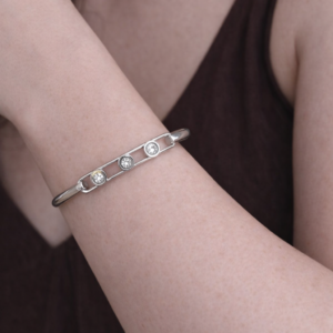 Bracelete Tres Strass Cima Quadrada Prata Dourado Aço Inoxidável