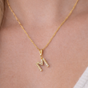 Colar Letra M Dourado Cravejado Folheado