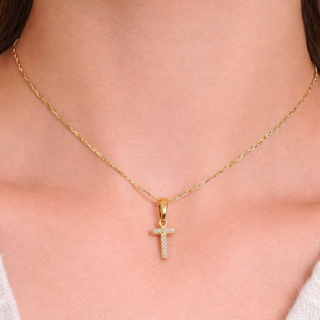 Colar Letra T Dourado Cravejado Folheado